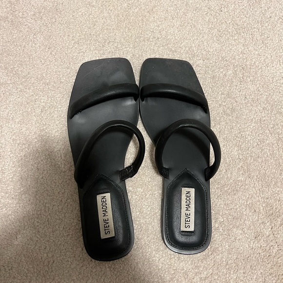 Steve Madden sandal flats - Picture 3 of 3